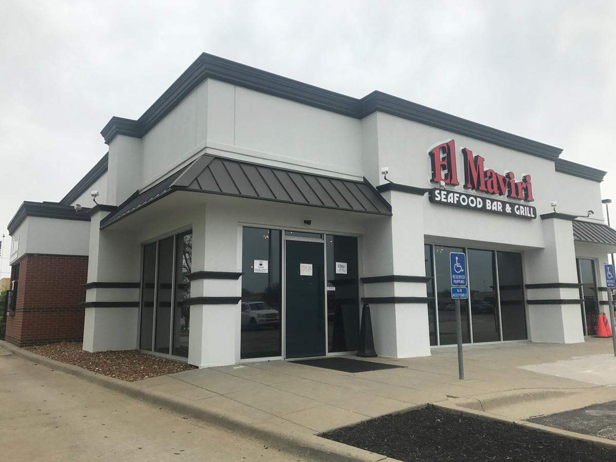 El Maviri Seafood Bar & Grill located at 2055 E. Santa Fe St. in Olathe, Kansas.