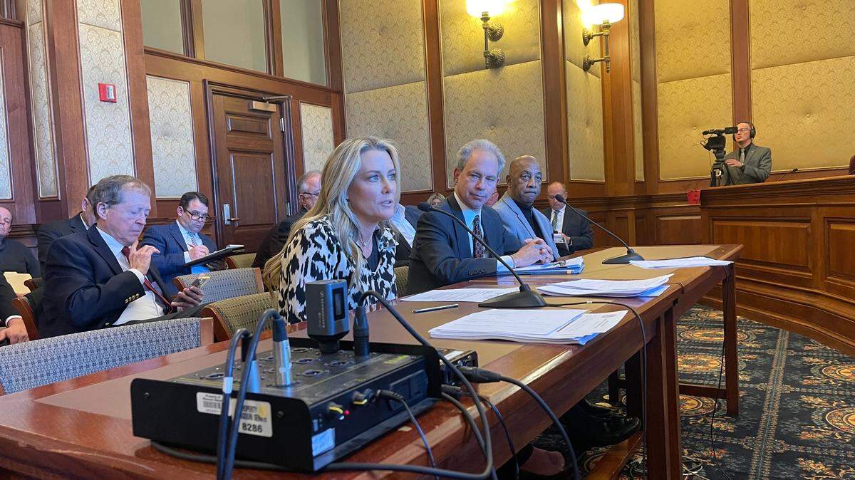 Jennifer Monheiser with KC Recycle & Waste Solutions (left) speaks to the Missouri Senate Local Government and Elections Committee about her plans for a south Kansas City landfill.