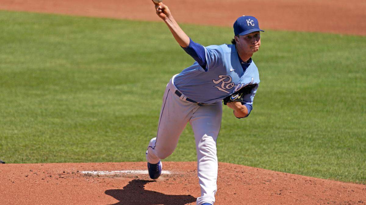 Kansas City Royals starting pitcher Brady Singer throws during the second inning of a baseball game against the Chicago White Sox Sunday, Sept. 5, 2021, in Kansas City, Mo. (AP Photo/Charlie Riedel)
