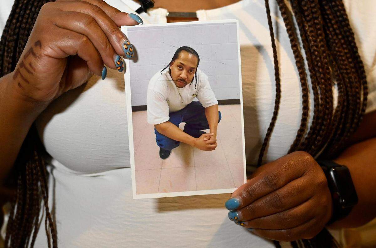 Shemeka Blackwell of Kansas City displays a photo of her boyfriend, Ahmon Mann, who is incarcerated and serving a life sentence for murder at Lansing Correctional Facility. Blackwell believes Mann is innocent and that his case was tainted by former KCK Police Detective Roger Golubski.