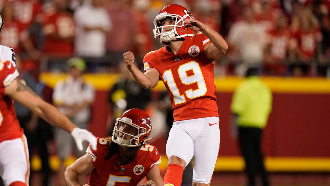 Chiefs sign familiar kicker to practice squad as Harrison Butker battles back spasms