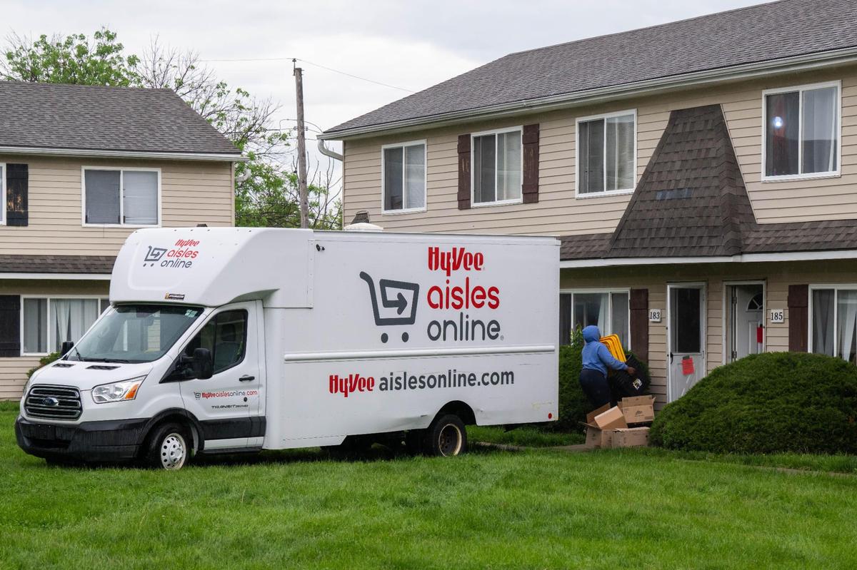 Residents backed up their cars and moving trucks right up to the door at Aspen Place Apartments in Gardner on Wednesday, May 7, 2025. Residents of the apartment complex were forced from their homes after the city condemned the property, and were given only 48 hours to do so.