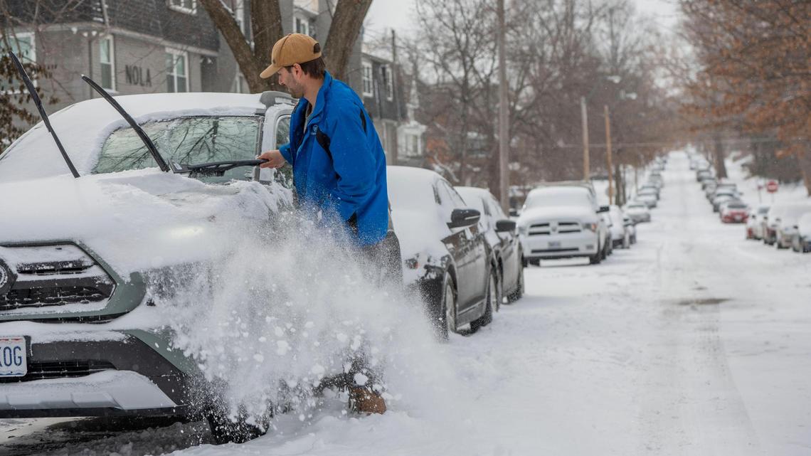 Is it legal to drive with snow and ice on your car? Here’s what Pennsylvania law says