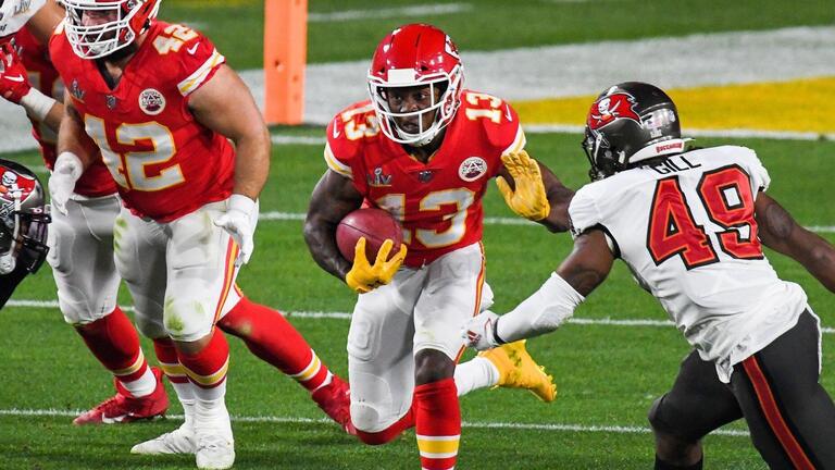 Mellinger podcast: Chiefs freakouts, KU blowouts, Royals contracts + sports on TV