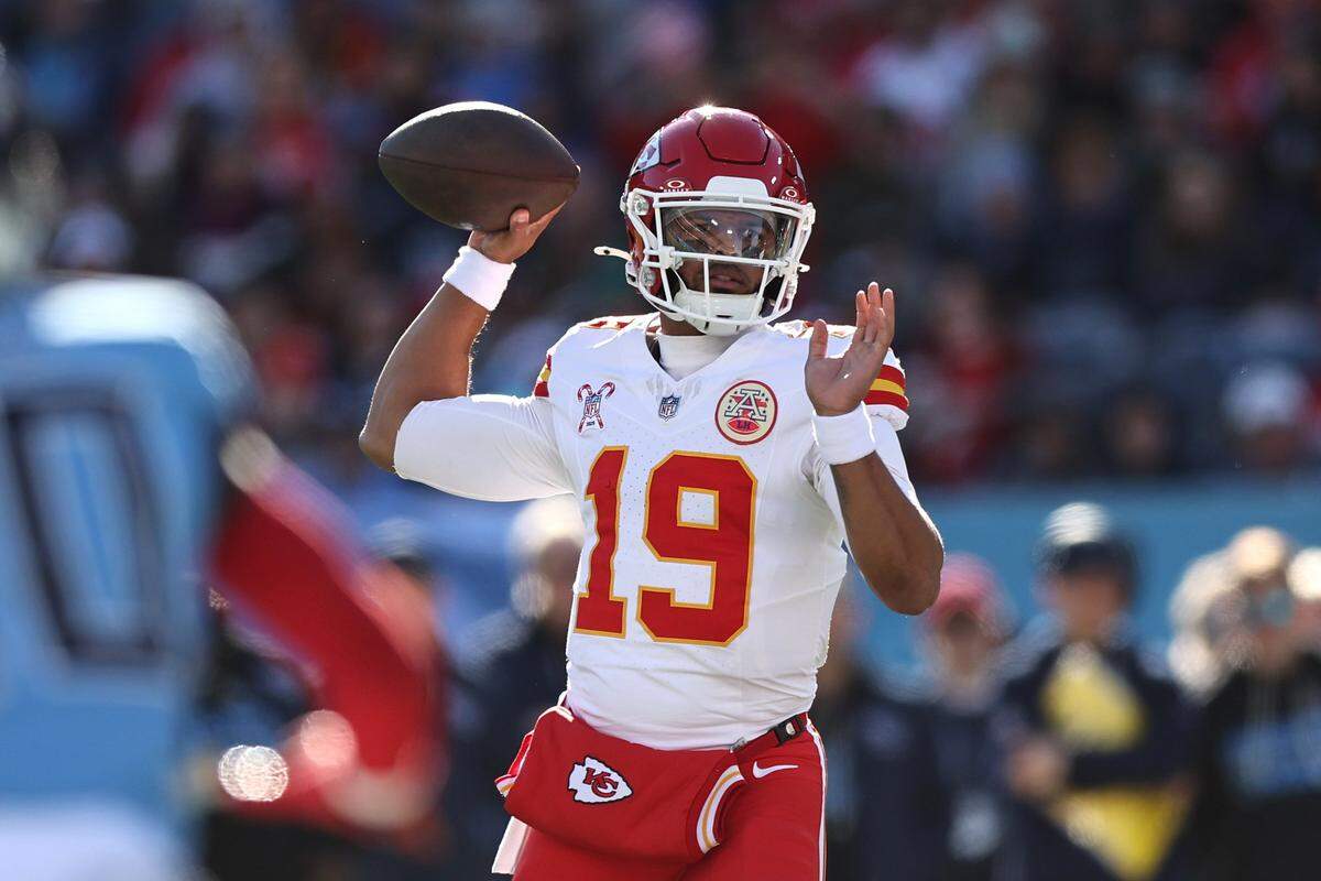 Kansas City Chiefs quarterback Chris Oladokun passes the ball during an NFL Week 16 road game against the Titans at Nissan Stadium in Nashville, Tennessee on Sunday, Dec. 21, 2025.