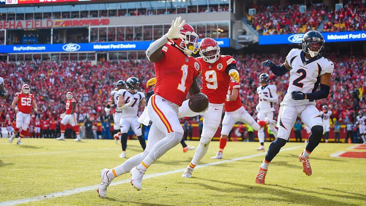 Kansas City Chiefs running back Jerick McKinnon runs in a pass reception for a touchdown in the second quarter against the Denver Broncos Sunday, Jan. 1, 2023, at GEHA Field at Arrowhead Stadium.
