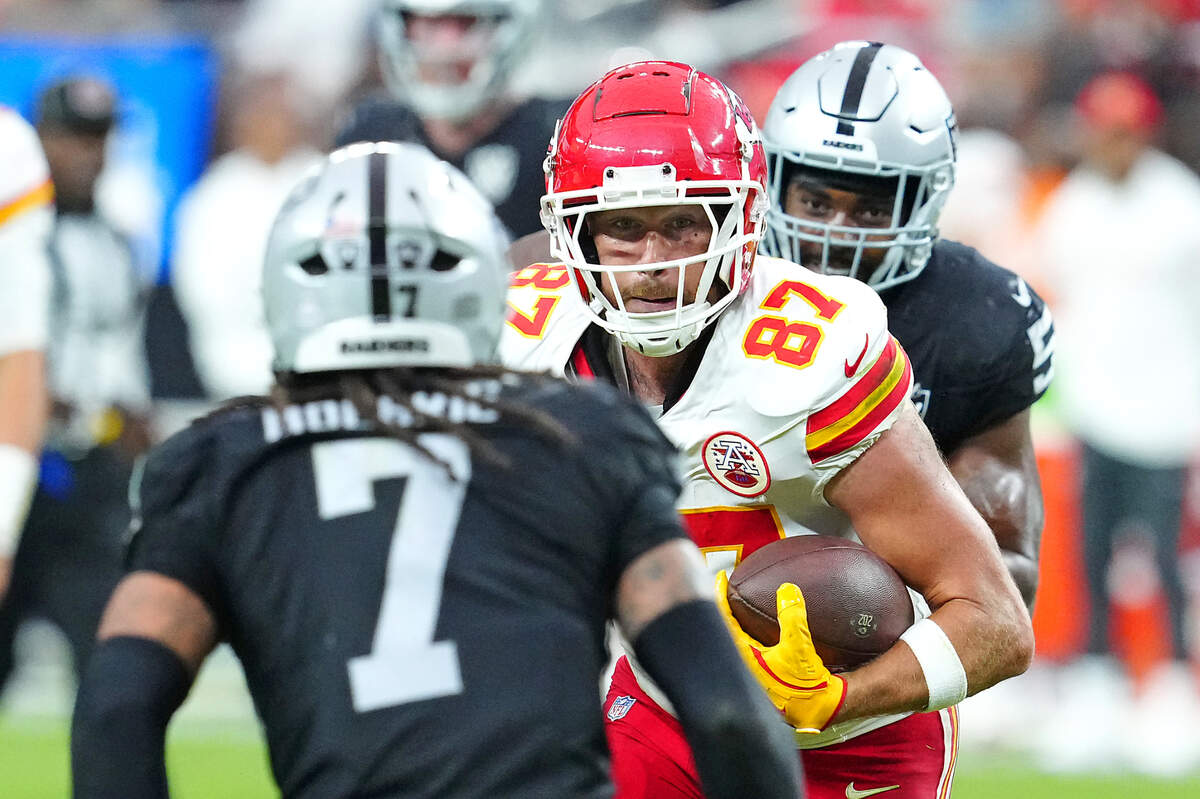 Kansas City Chiefs tight end Travis Kelce (87) looks to gain yardage against the Las Vegas Raiders during the fourth quarter at Allegiant Stadium.
