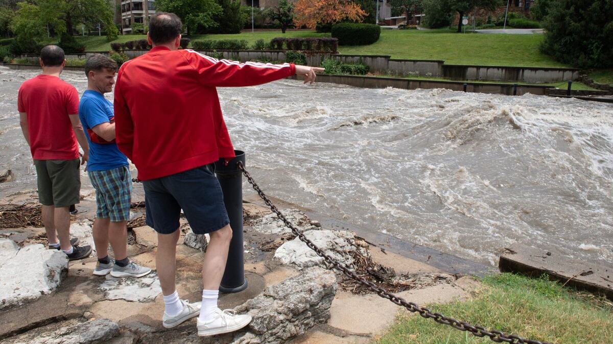 Deluge of heavy rains cause flash flooding in Kansas City | Kansas City ...