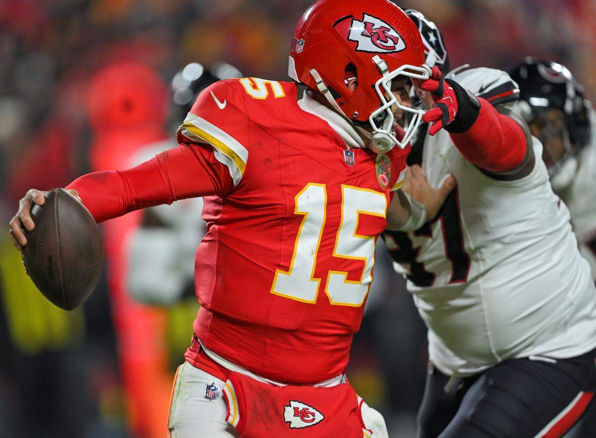 Houston Texans defensive tackle Mario Edwards (97) pressures Kansas City Chiefs quarterback Patrick Mahomes (15) in a move that earned Edwards a face mask penalty in the second quarter of the game at GEHA Field at Arrowhead Stadium on Sunday, Dec. 7, 2025.