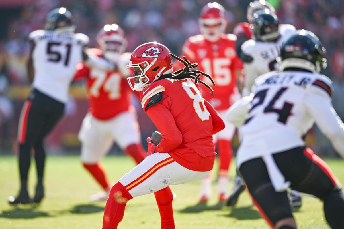 Kansas City Chiefs wide receiver DeAndre Hopkins (8) makes a catch against the Houston Texans in the first quarter on Saturday Dec. 21, 2024, at GEHA Field at Arrowhead Stadium.