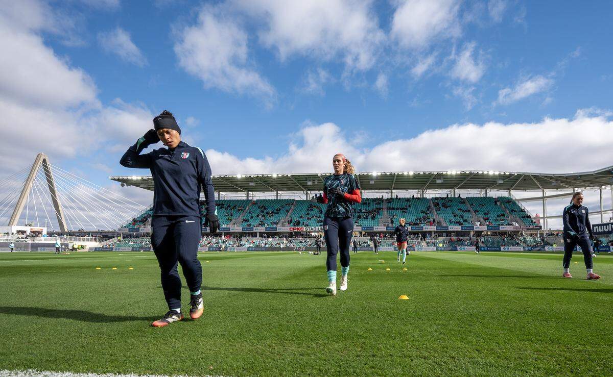 KC Current players warm up before an NWSL playoff game against Gotham FC at CPKC Stadium in Kansas City on Sunday, Nov. 9, 2025.