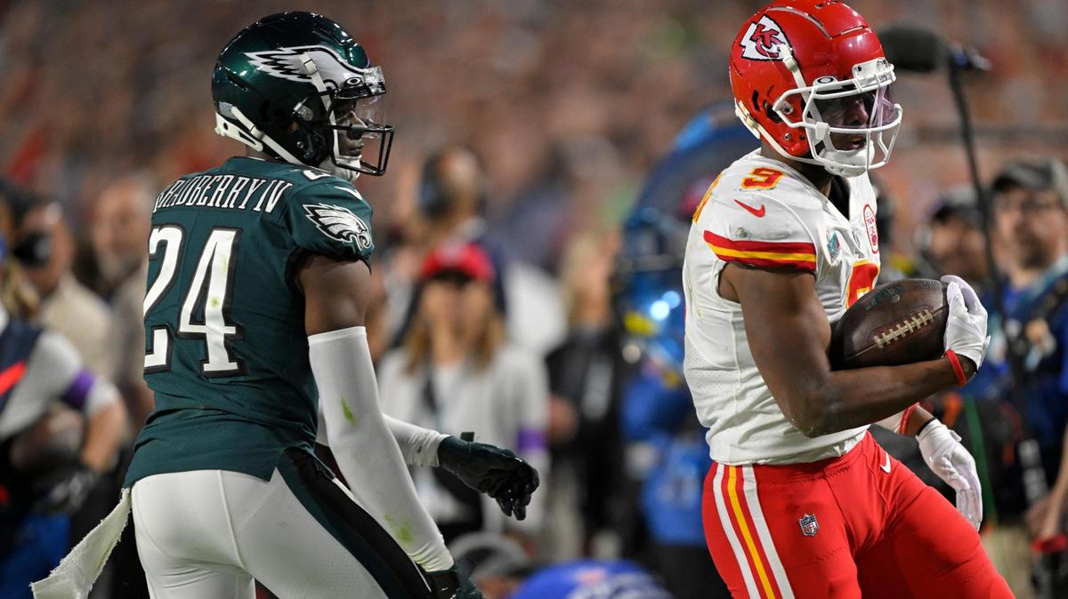 Philadelphia Eagles cornerback James Bradberry defended Kansas City Chiefs wide receiver JuJu Smith-Schuster late in the second half of Super Bowl LVII on Sunday, Feb. 12, 2023, at State Farm Stadium in Glendale, Ariz.