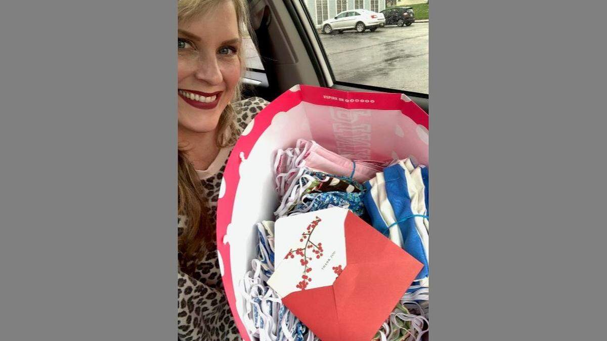 Brooke Erickson (JoCo Moms Mask Army member) delivering over 100 masks to a retirement home in Raytown.
