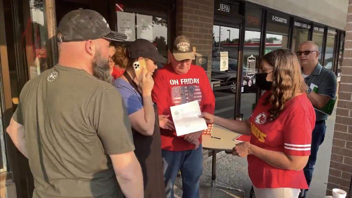 Despite order to close for defying mask rule, Blue Springs cafe stays open Friday