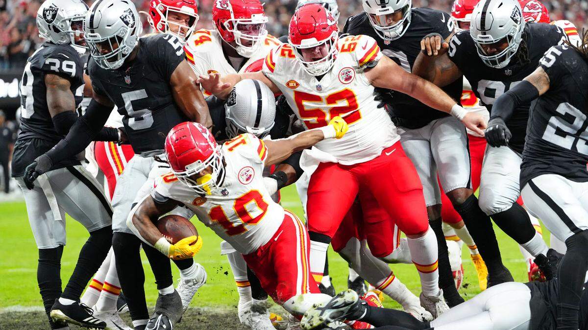 Chiefs running back Isiah Pacheco (No. 10) scores a touchdown against the Raiders during Sunday’s game at Allegiant Stadium in Las Vegas.