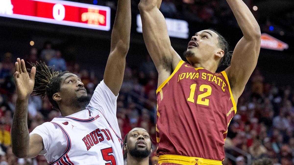 Iowa State Cyclones forward Robert Jones (12) shoots a layup as Houston Cougars forward Ja’Vier Francis (5) defends during the Big 12 men’s basketball tournament championship game on Saturday, March 16, 2024, in Kansas City.