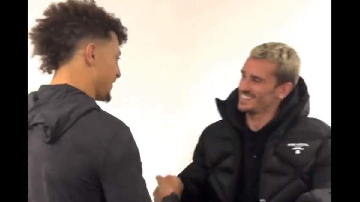 Super Bowl champion Patrick Mahomes met with World Cup champion Antoine Griezmann after the Chiefs game on Sunday.