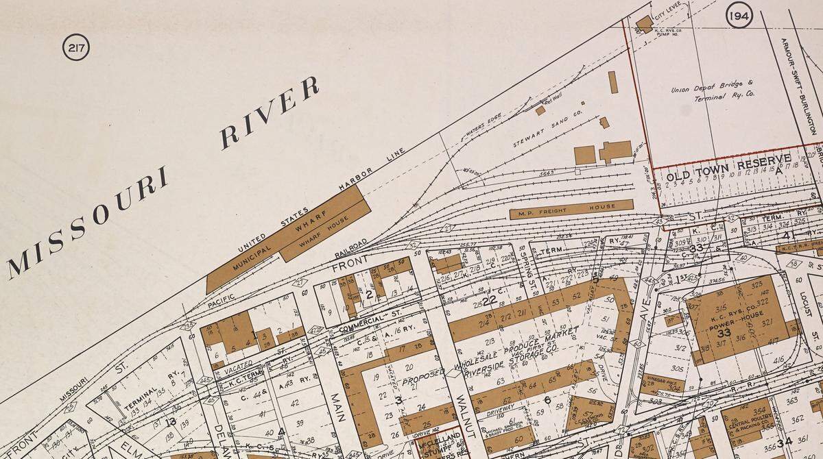 Kansas City street atlas showing the Municipal Wharf and the Stewart Sand and Material Company, 1925.