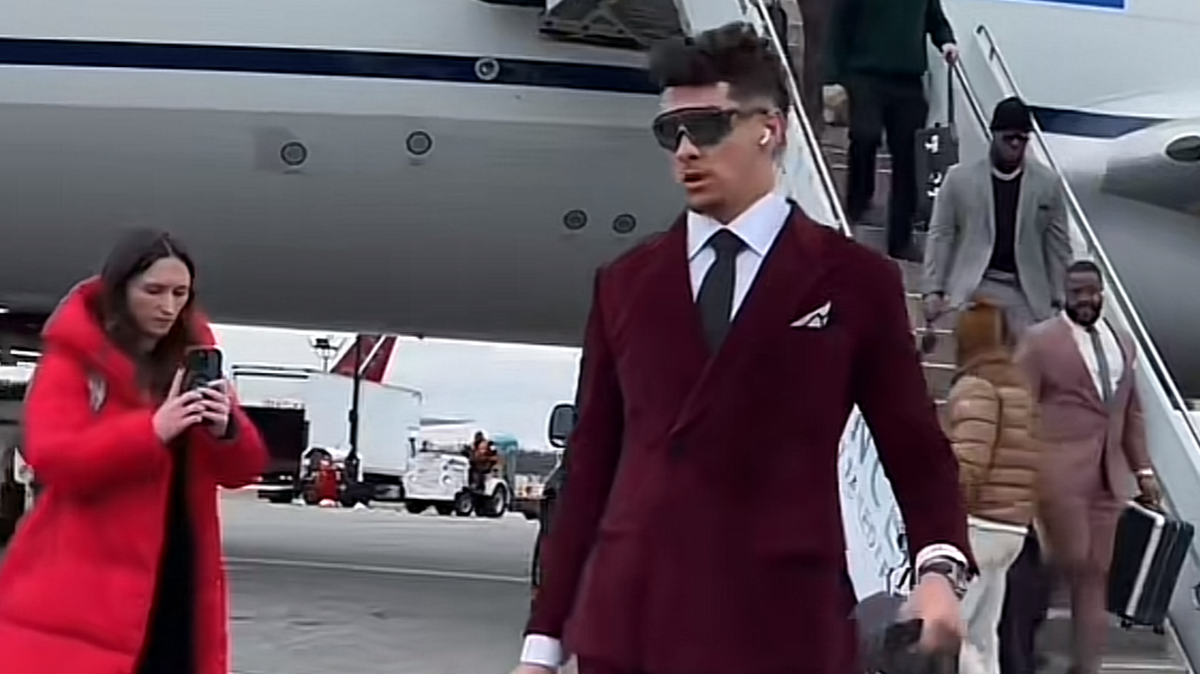 Unsurprisingly, Patrick Mahomes wore a suit for the business trip to Baltimore.