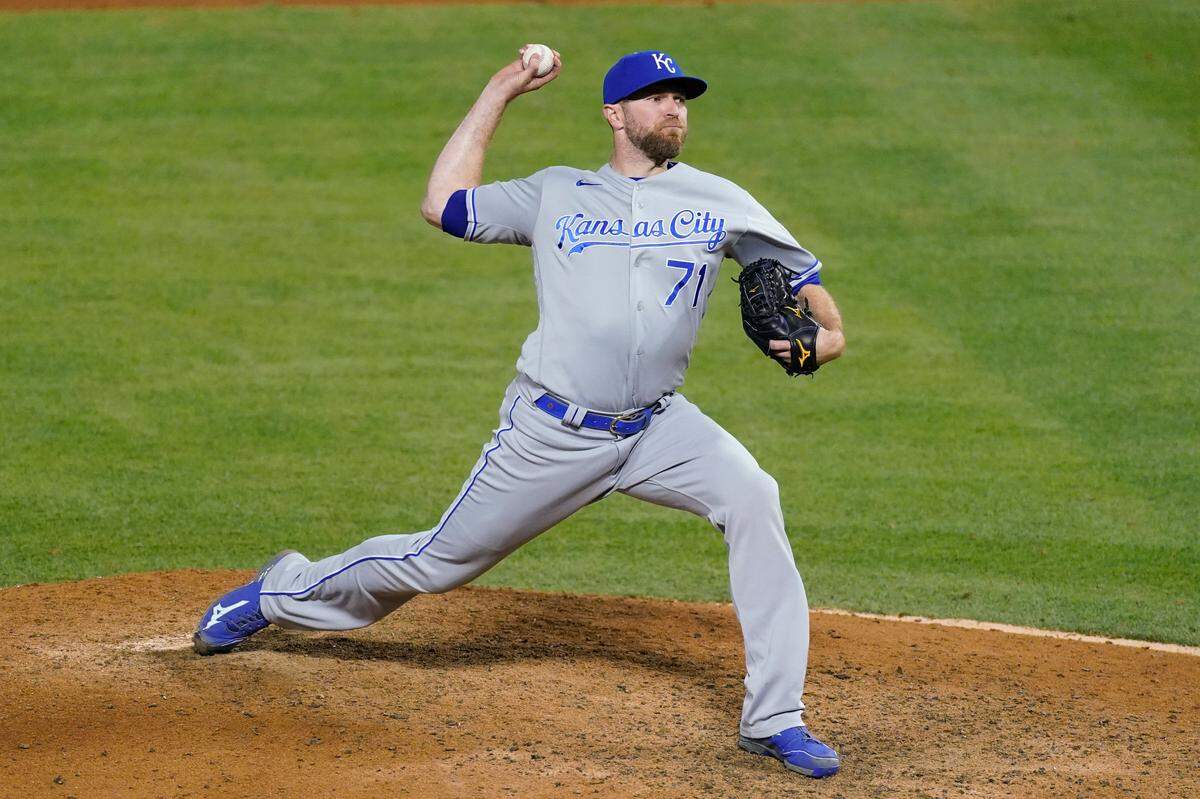 Kansas City Royals relief pitcher Wade Davis (71) throws during a baseball game Los Angeles Angels Monday, June 7, 2021, in Los Angeles, Calif. (AP Photo/Ashley Landis)