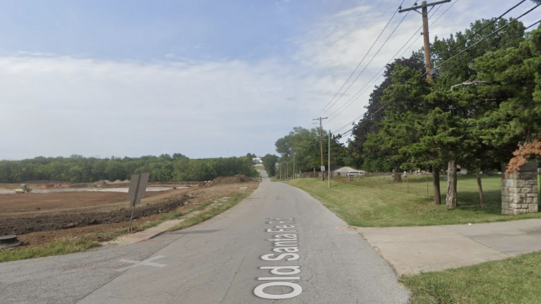 Teen fatally shot at south Kansas City apartment building, two others injured