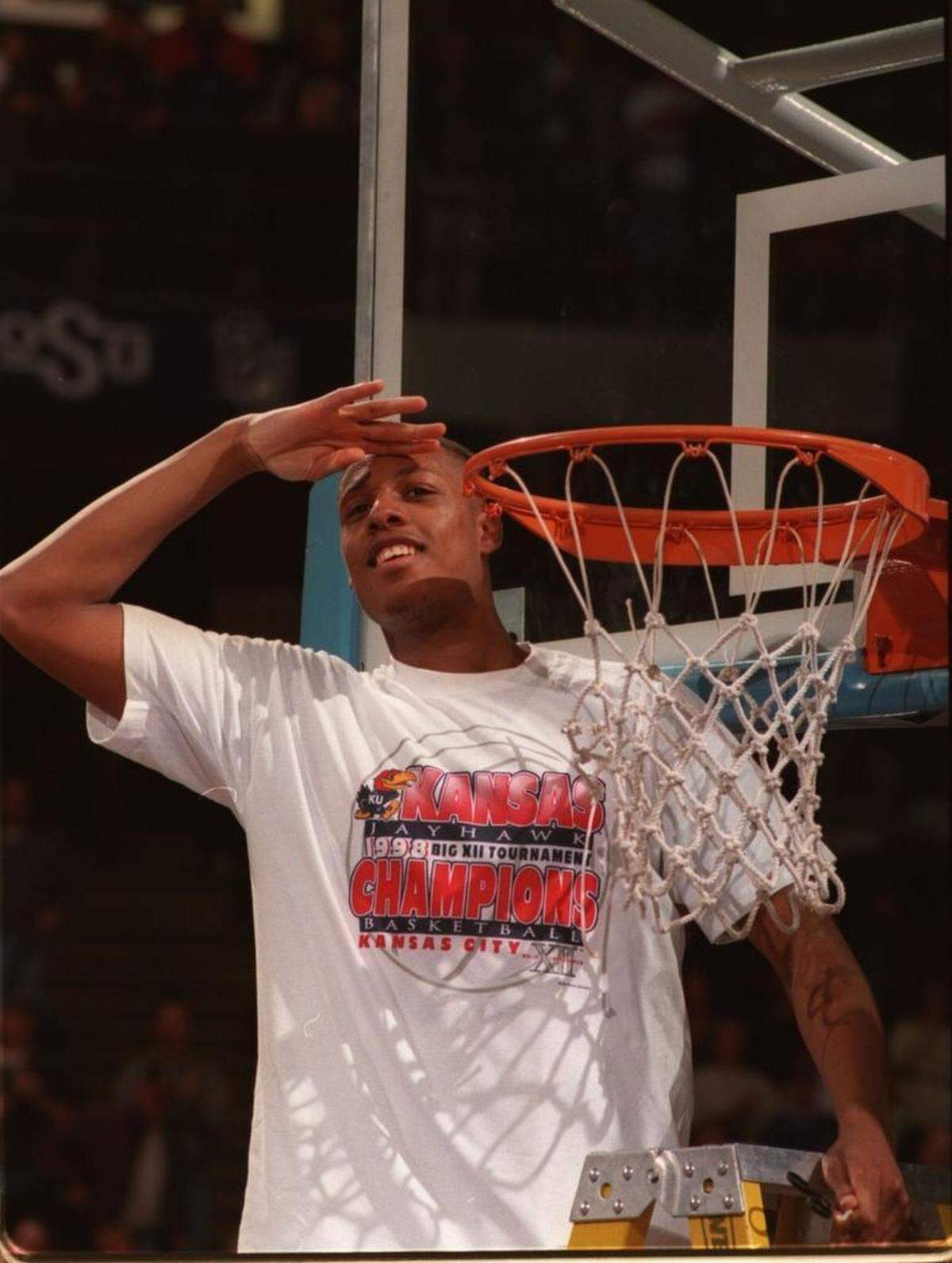 Paul Pierce saluted the Kansas Jayhawks’ 1998 Big 12 men’s basketball tournament title.