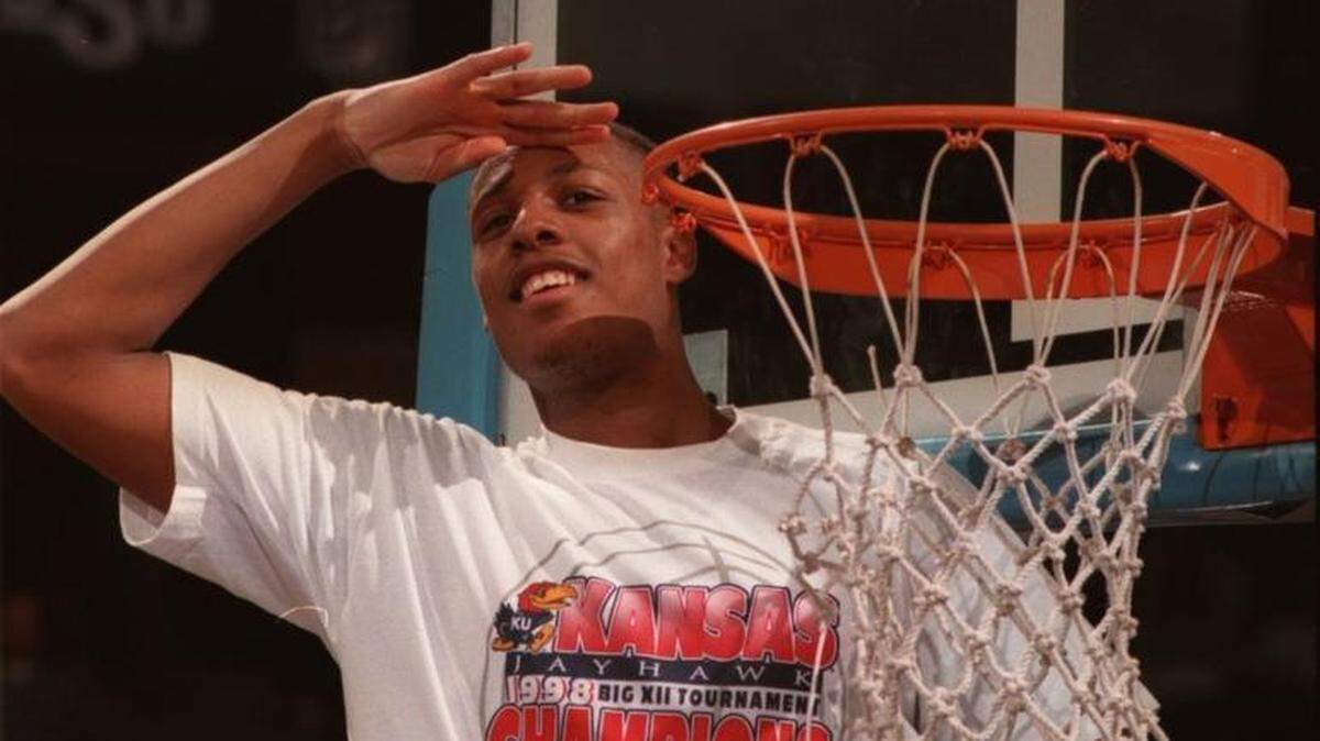 Paul Pierce saluted the Kansas Jayhawks’ 1998 Big 12 men’s basketball tournament title.