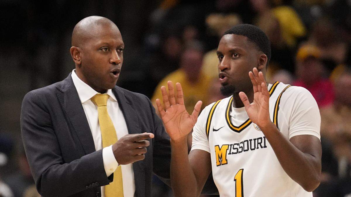 Missouri Tigers head coach Dennis Gates talks with guard Marques Warrick (1) against the South Carolina Gamecocks during the second half at Mizzou Arena on Feb. 25, 2025.