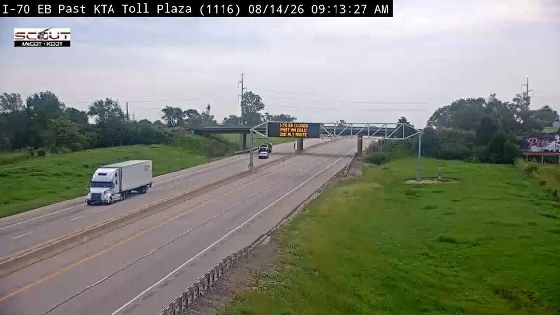 Crash involving semis closes Kansas Turnpike between Bonner Springs and Lawrence