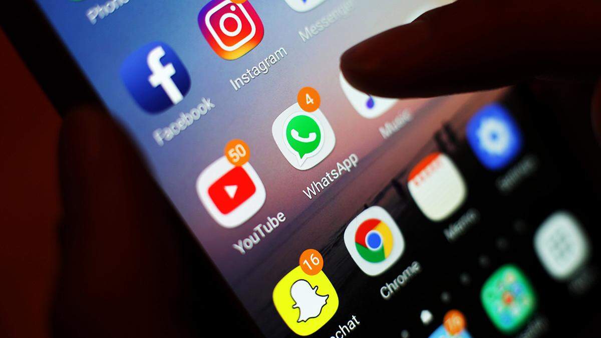 3/14/2024 - EMBARGOED TO 0001 THURSDAY MARCH 14 File photo dated 03/01/18 of social media apps, including Facebook, Instagram, YouTube and WhatsApp, displayed on a mobile phone screen. More than 700 investigations have been launched by Britain’s biggest police force after nearly 3,000 contacts to an anti-corruption hotline in the first 18 months of operation. Issue date: Thursday March 14, 2024. (Photo by Yui Mok/PA Images/Alamy Images/Sipa USA) *** US Rights Only ***