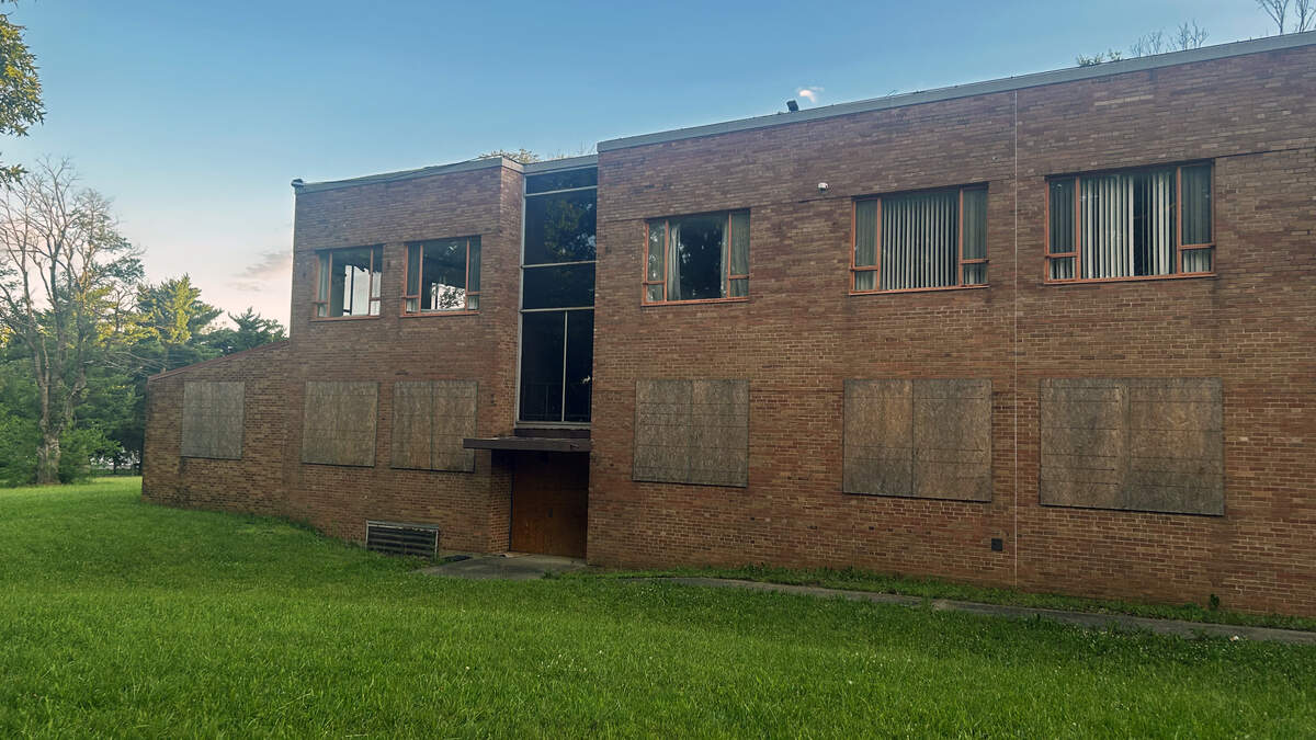 Boarded-up windows on the east side of the building at 7801 Holmes.