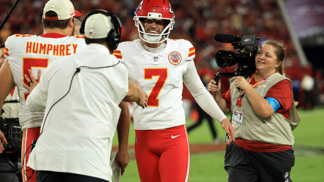 Chiefs teammates swarm Harrison Butker after he makes 69-yard field goal