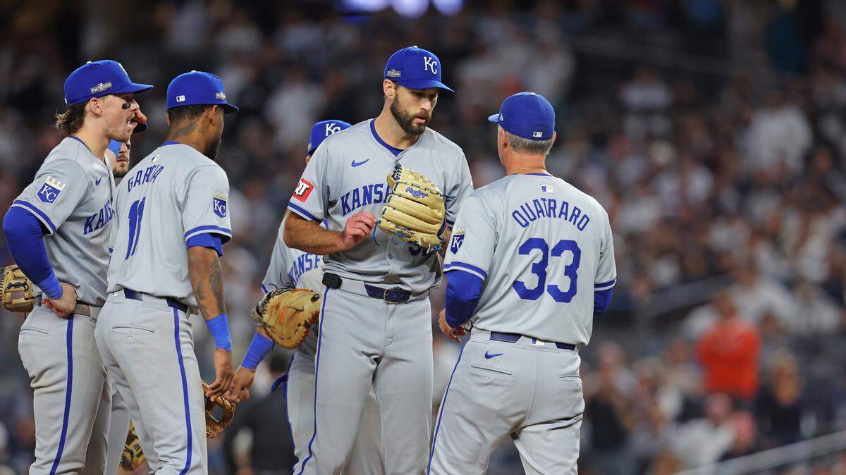 Kansas City Royals manager Matt Quatraro (33) takes pitcher Michael Wacha (52) out of the game against the New York Yankees at Yankee Stadium on Oct. 5, 2024.