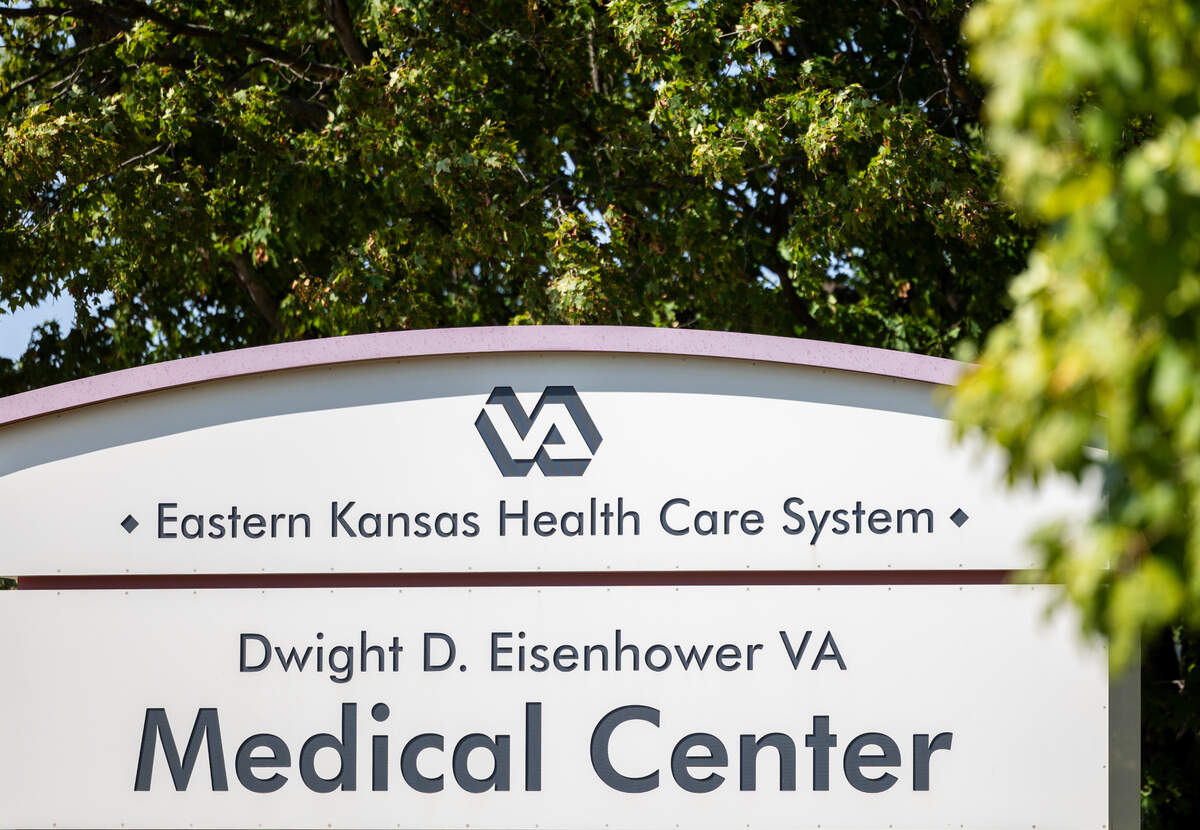 Federal investigators concluded lax security allowed a suspended Veterans Affairs police officer to access a secured area at the department’s Leavenworth campus earlier this year and steal the gun he used to kill his wife, 12-year-old son and himself.