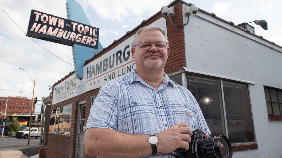 Why this Kansas City man is ‘obsessed’ with finding vintage neon signs around town