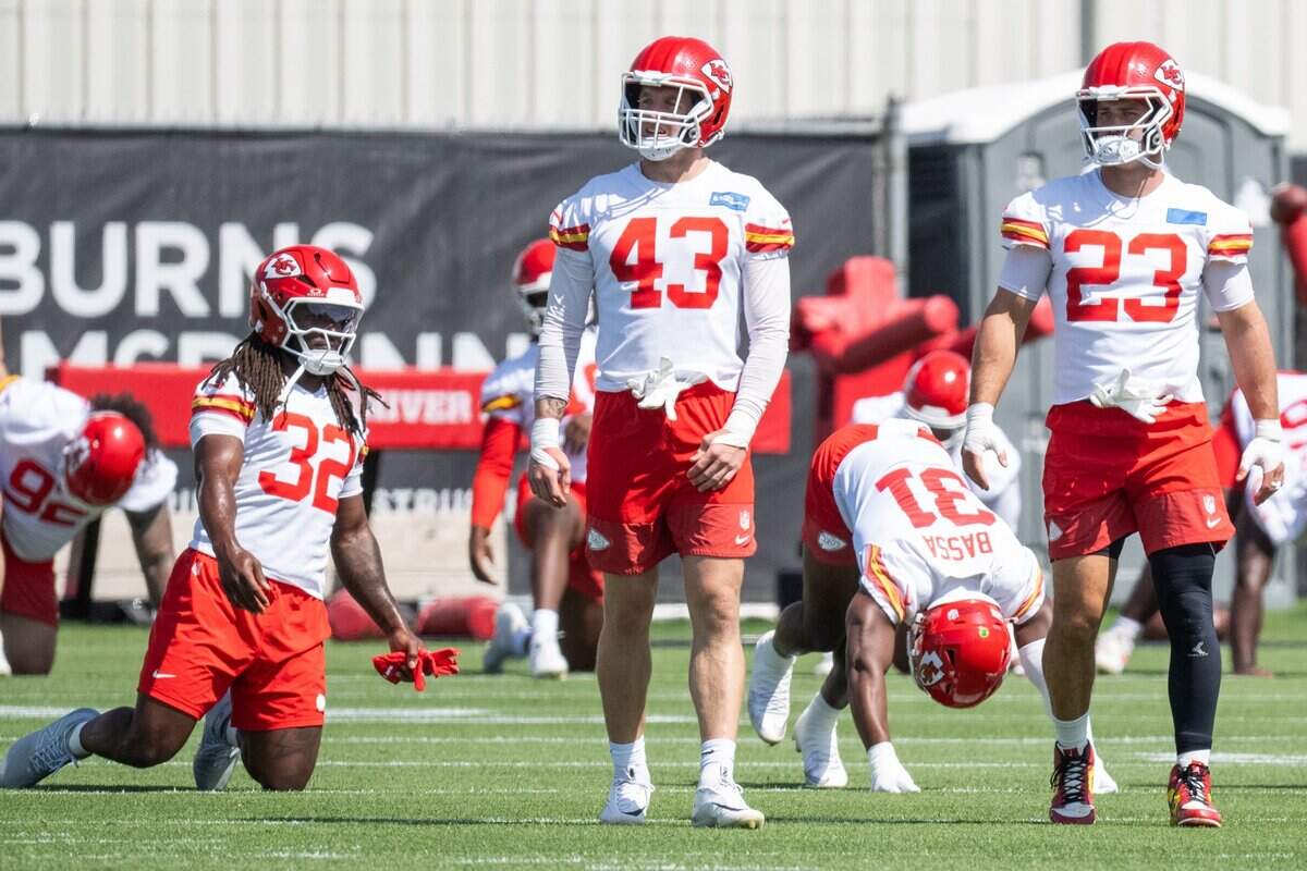 Kansas City Chiefs linebackers Nick Bolton, Jack Cochrane, and Drue Tranquil warm up during Chiefs Minicamp on Tuesday, June 9, 2026, in Kansas City.