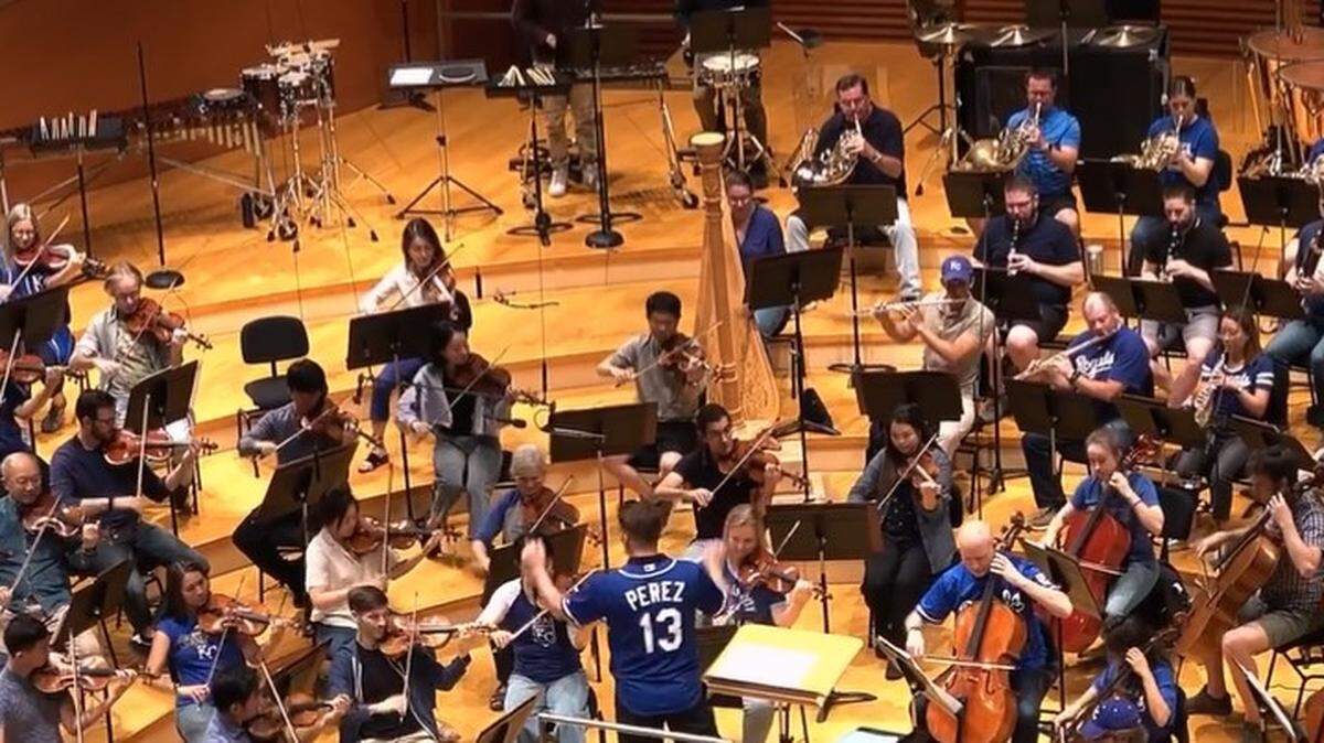 The Kansas City Symphony paid tribute to the Royals.