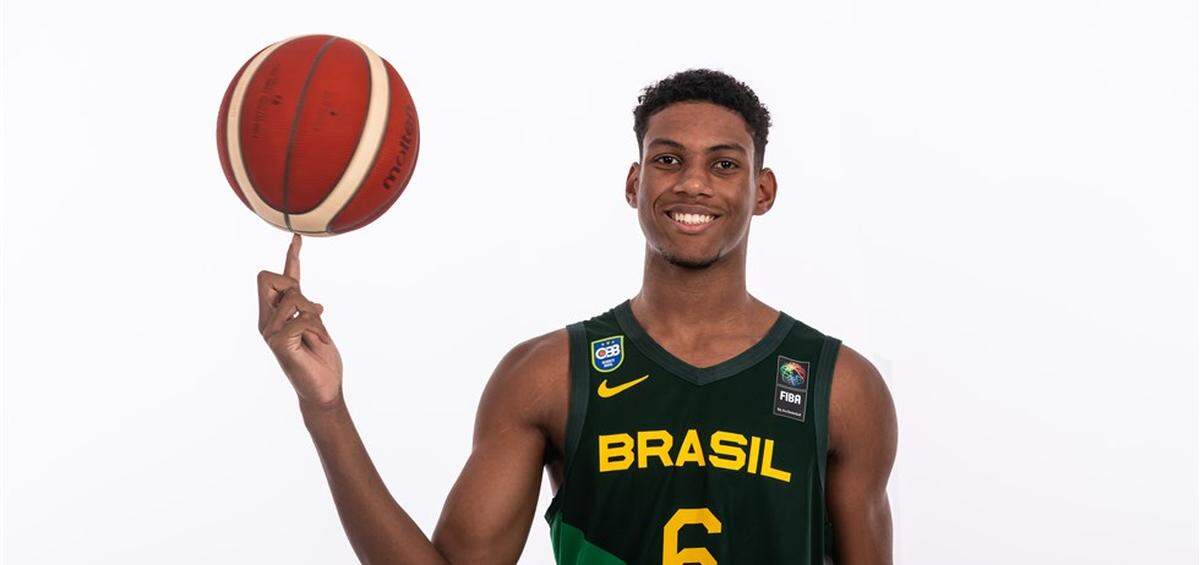 Brazilian Samis Calderon is a highly regarded men’s college basketball prospect. He signed with KU Wednesday.