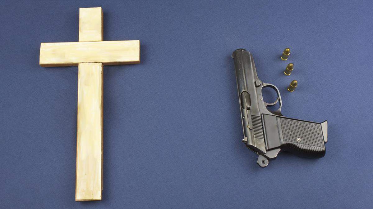 gun church religion cross crucifix concealed carry firearm handgun pistol church worship missouri
