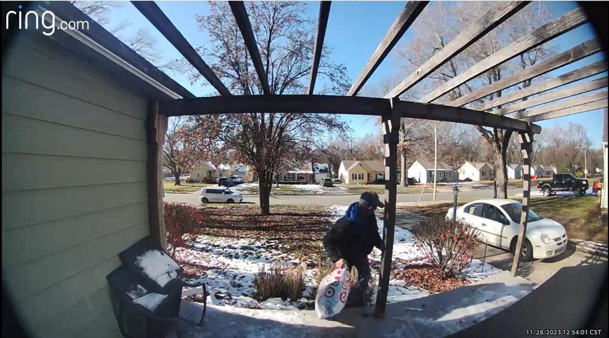 Police are asking for help identifying a man who was caught on a doorbell camera allegedly snatching a Target shopping bag. Anyone who recognizes the suspected porch pirate is asked to contact police department’s metro property crimes unit at 816-413-3406 or the TIPS Hotline at 816-474-TIPS (8477).