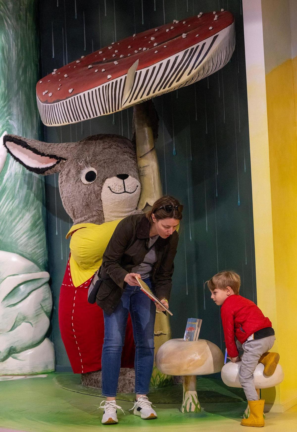 Kylee Soucie of Kansas City reads to her son, Leo, 4, at the “I Am a Bunny” exhibit.