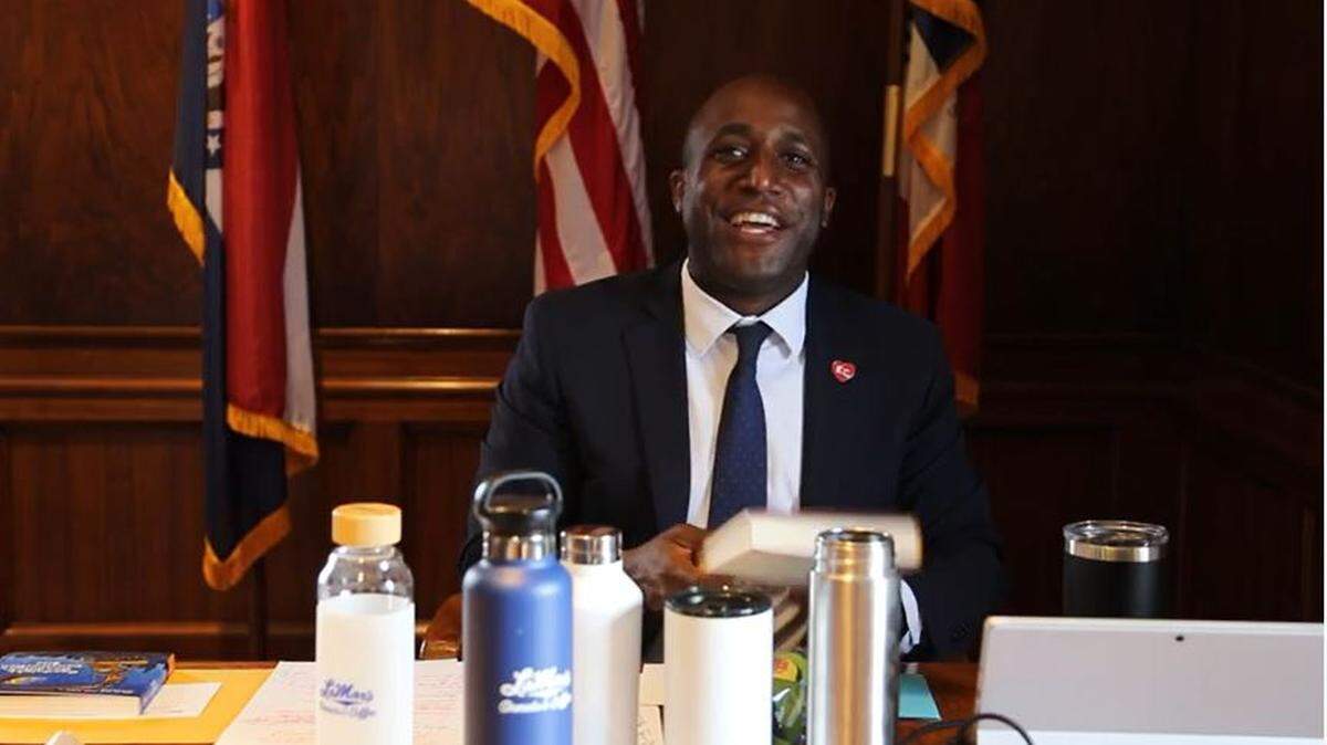 As part of Kansas City’s pitch last year to “The Gentle Art of Swedish Death Cleaning” producers, Mayor Quinton Lucas cleaned out one of his desk drawers.