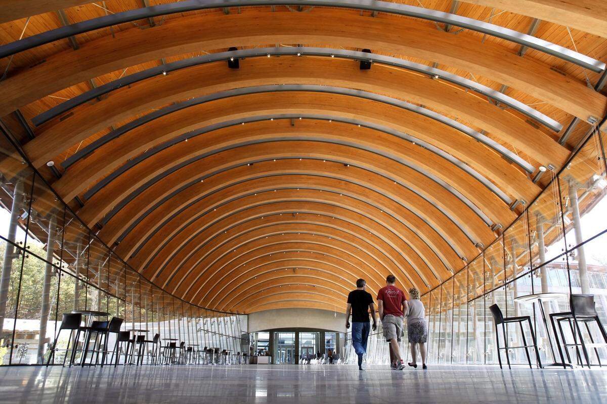 The Crystal Bridges Museum of American Art in Bentonville, Arkansas, features spectacular architecture and art.
