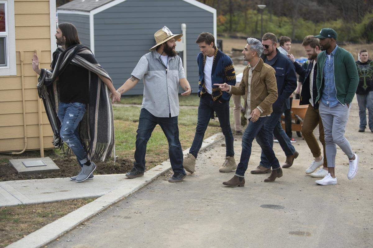 The Fab 5 learn that while Brandonn Mixon started a nonprofit called the Veterans Community Project to build houses for homeless veterans, he isn’t so great at finishing his own home projects.