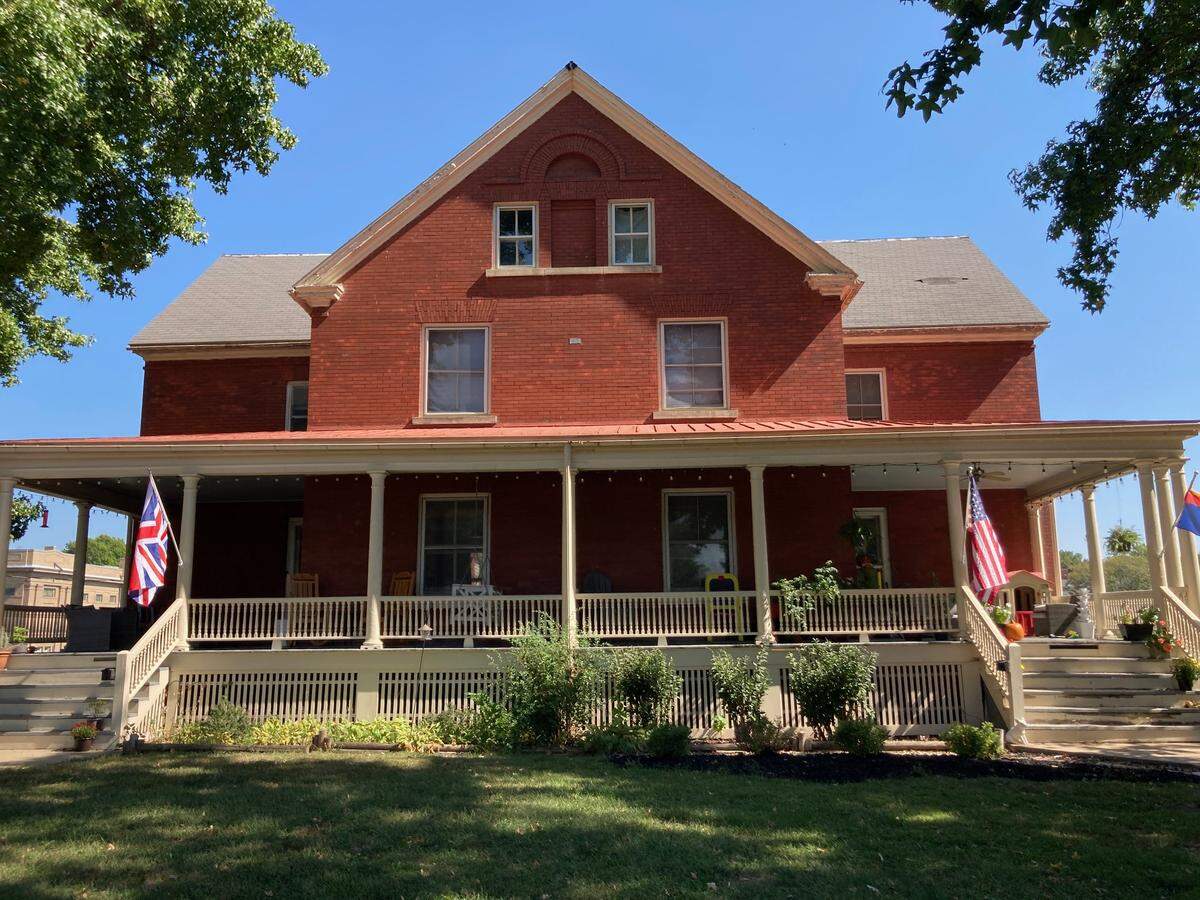 Military families living at Fort Leavenworth complain that The Michaels Organization, the private company that manages housing at the post, is slowly allowing homes to deteriorate from lack of proper maintenance.