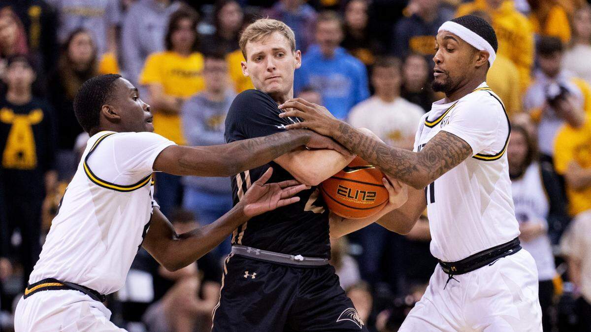Lindenwood’s Brandon Trimble fights off Missouri’s Isiaih Mosley, right, and DeAndre Gholston, left, during the second half of a game, Sunday, Nov. 13, 2022, in Columbia, Mo.