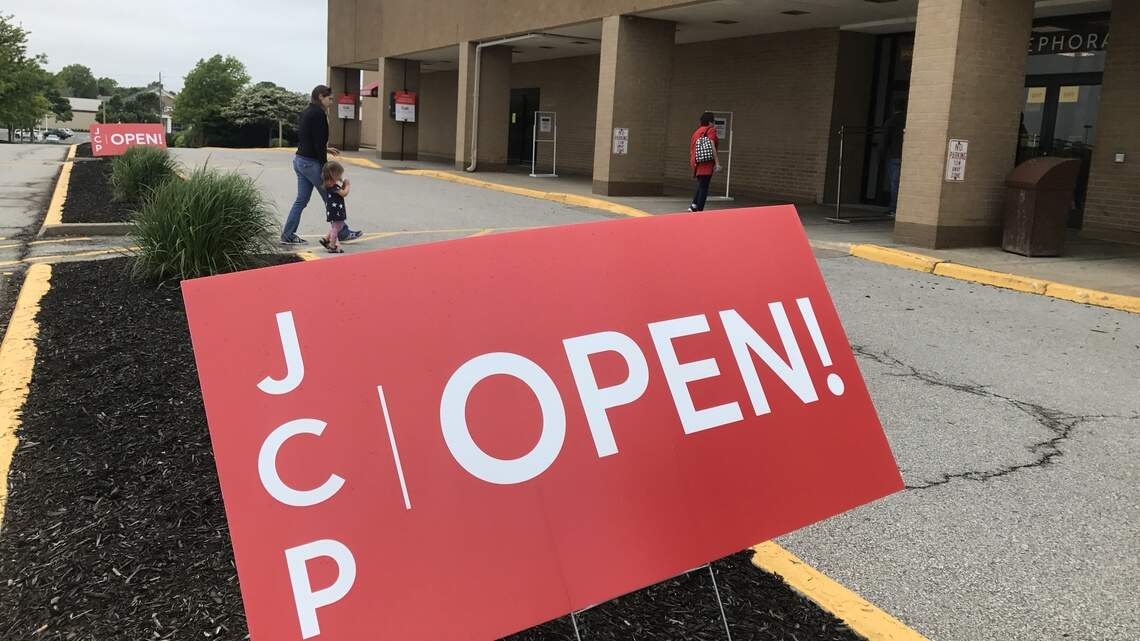 Oak Park Mall back in business after COVID-19 shutdown. Here’s how opening day looked