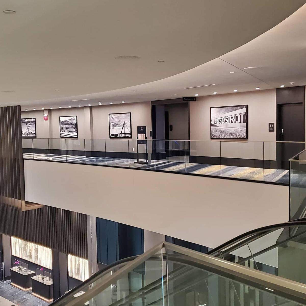 Kansas City artist Beth Houts’s work is well-regarded, displayed in businesses like the Loews Hotel, Oggi Lofts and The Gatsby on Oak.