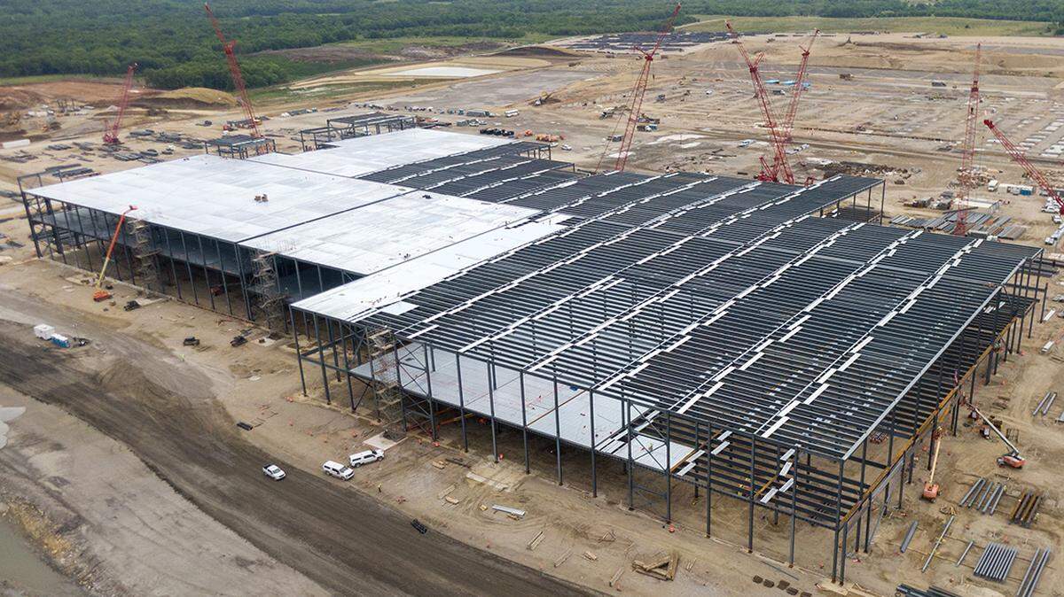 As the power-hungry new Panasonic plant is being built, rebates and other incentives Missouri ratepayers enjoy don’t apply here.
