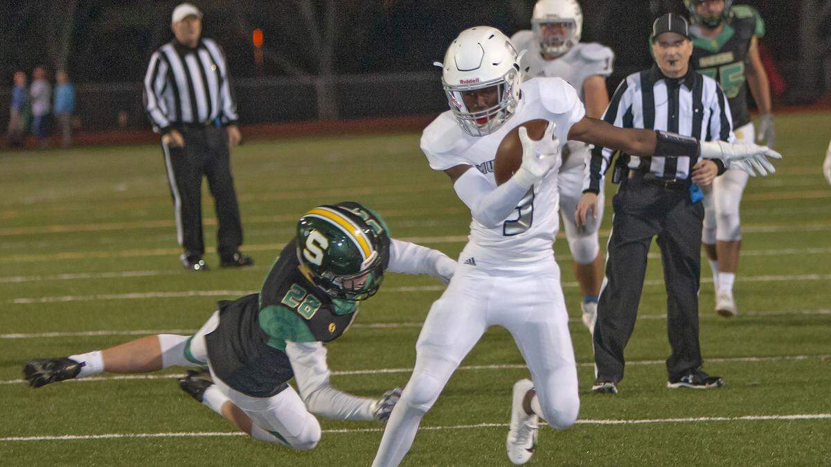 Blue Valley North’s Erik Roberts eluded Shawnee Mission South’s Parker Minnick for the first of his two first-half receiving touchdowns in BV North’s 56-21 victory at Shawnee Mission South.